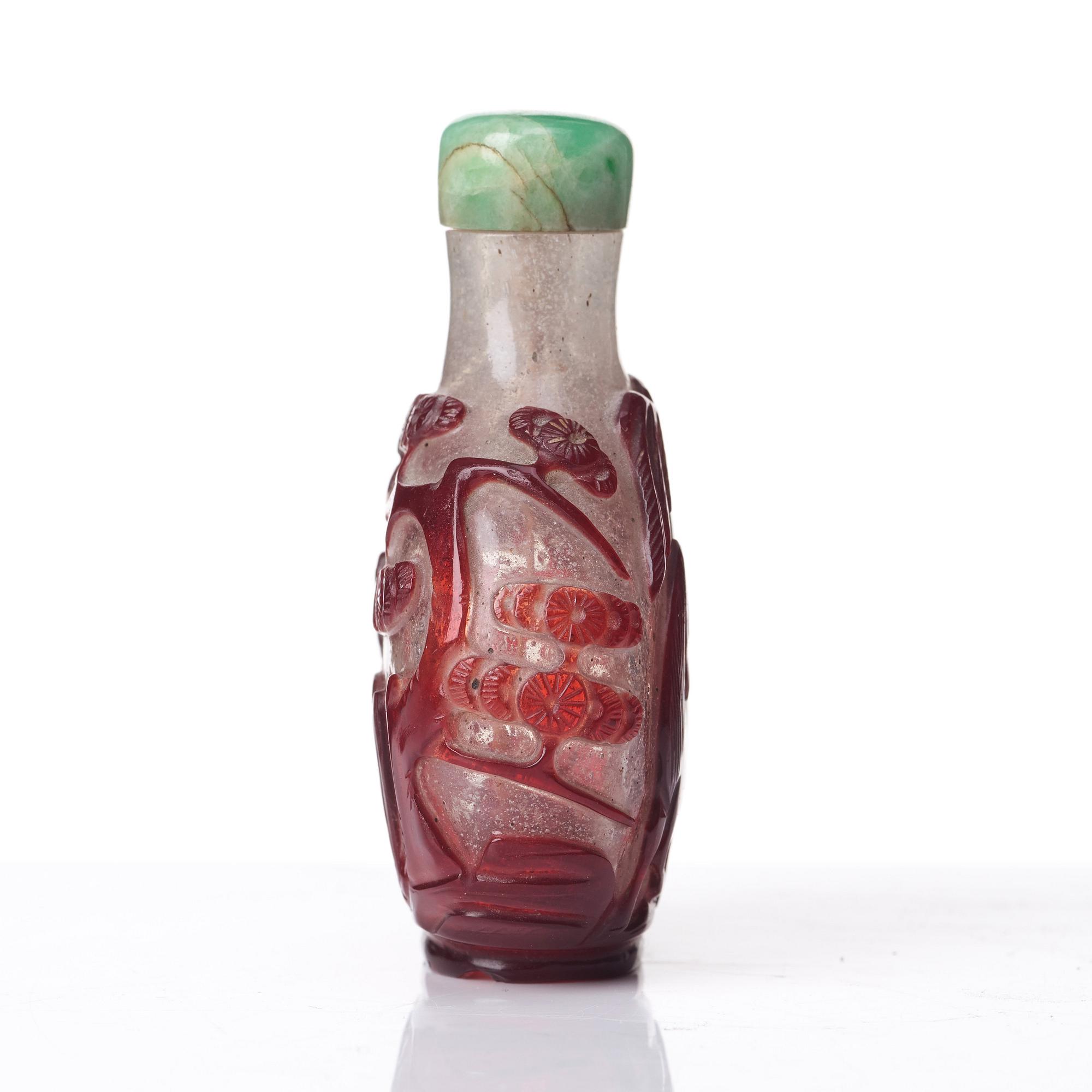 A peking glass snuff bottle with stopper, Qing dynasty, 19th Century.