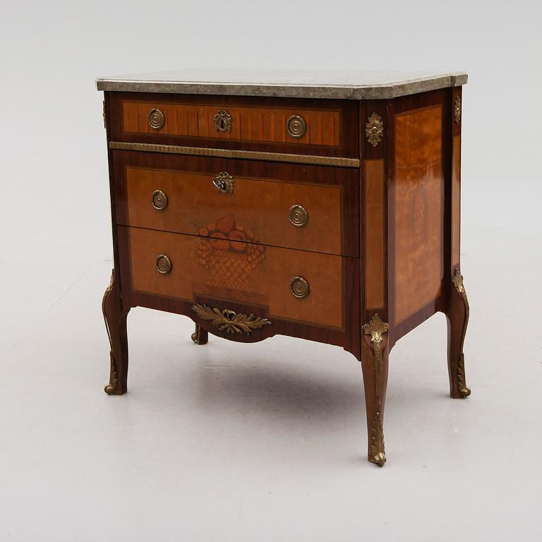 BYRÅ, gustaviansk stil, 1800-talets mitt.