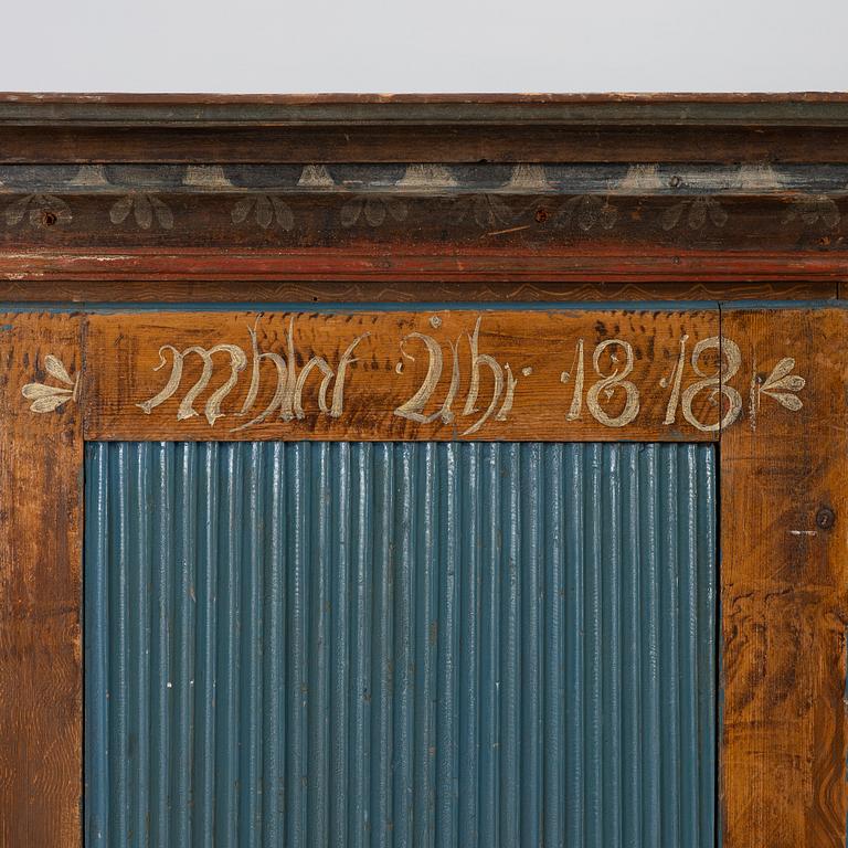 Skåp, allmoge, daterat 1818.
