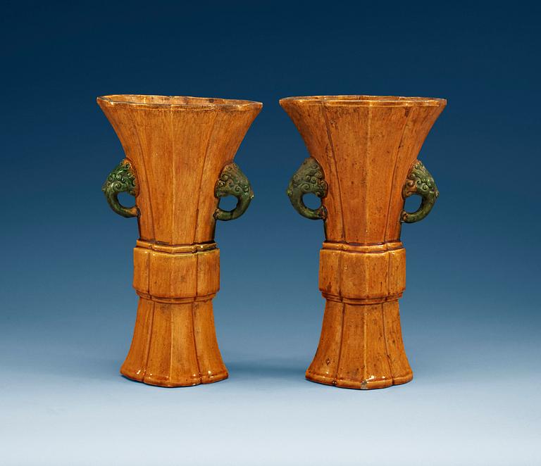 VASER, 2 st, keramik. 1600/1700-tal.