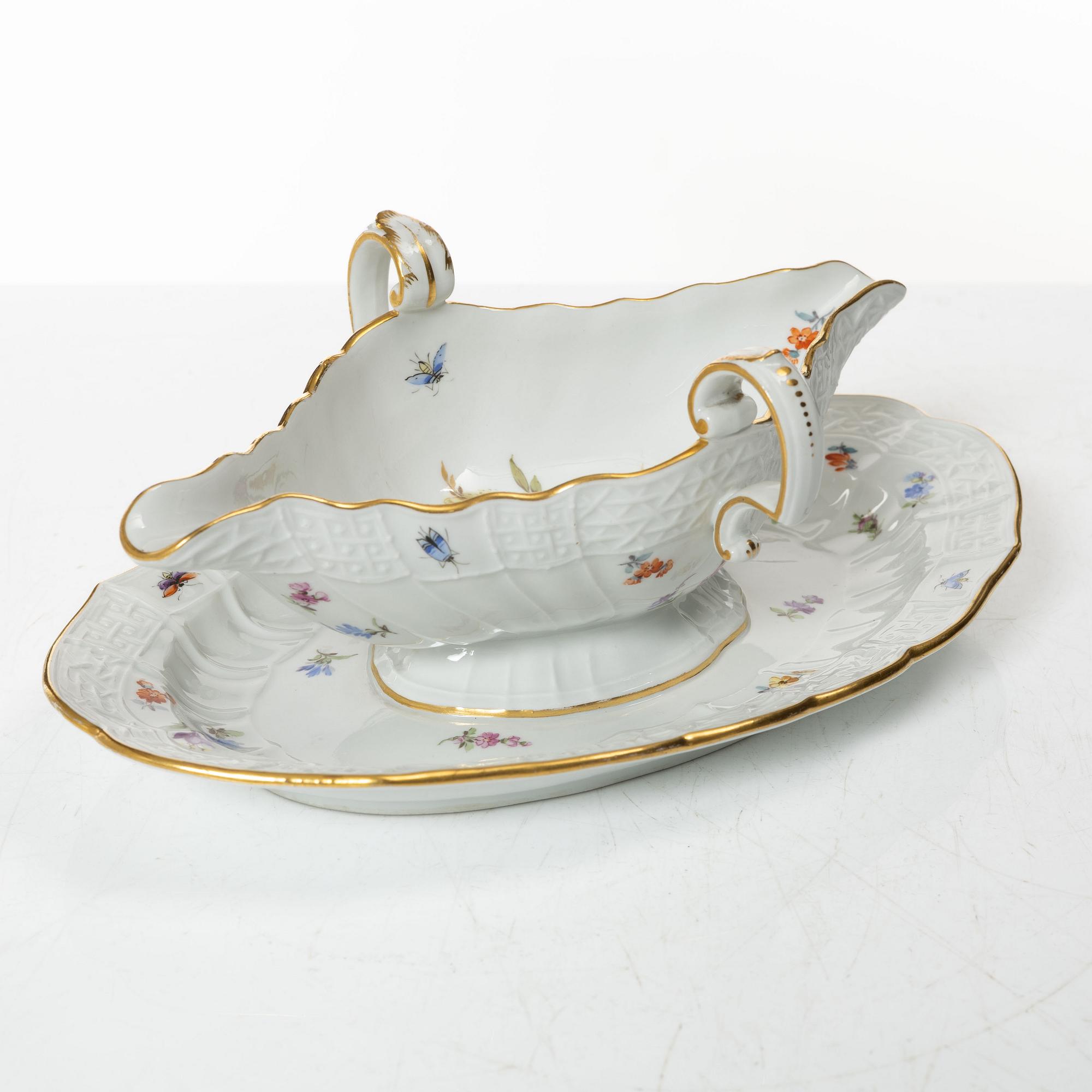 A Meissen porcelain sauce bowl, 1890s.