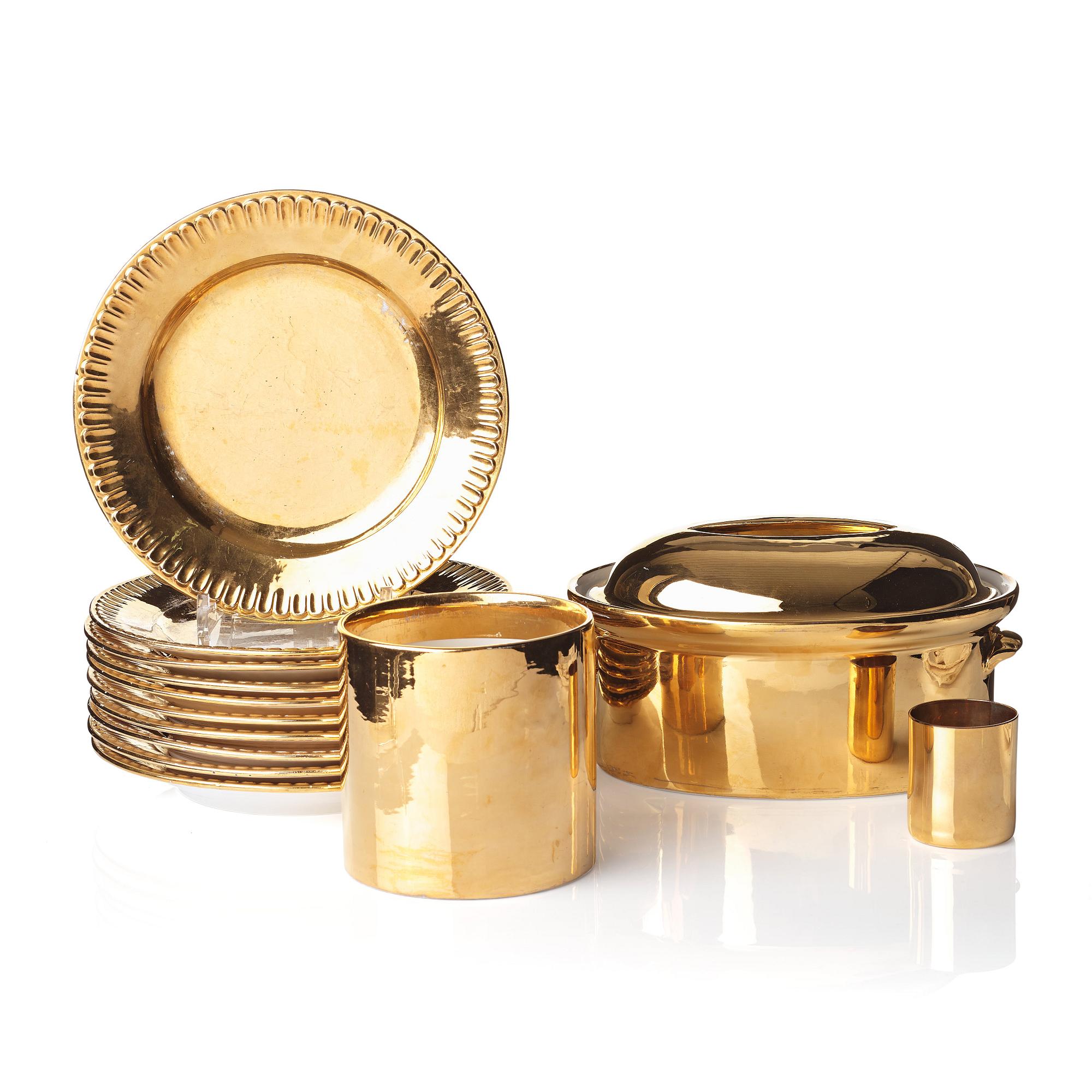 A matched part dinner service, Italy/England, 20th Century. (13 pieces).