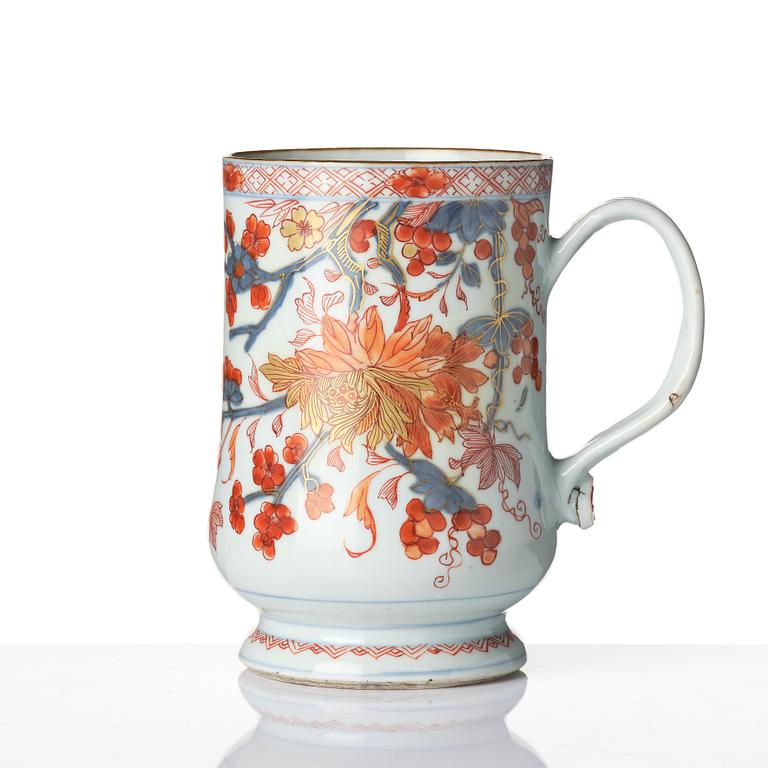 A Chinese imari export porcelain mug, Qing dynasty (1736-95).