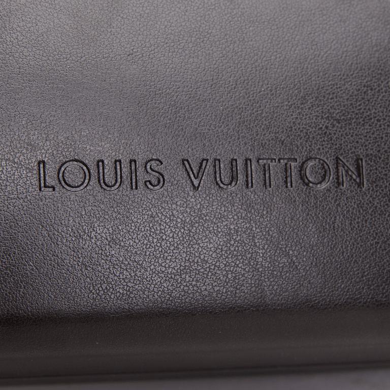 SOLGLASÖGON, Louis Vuitton.