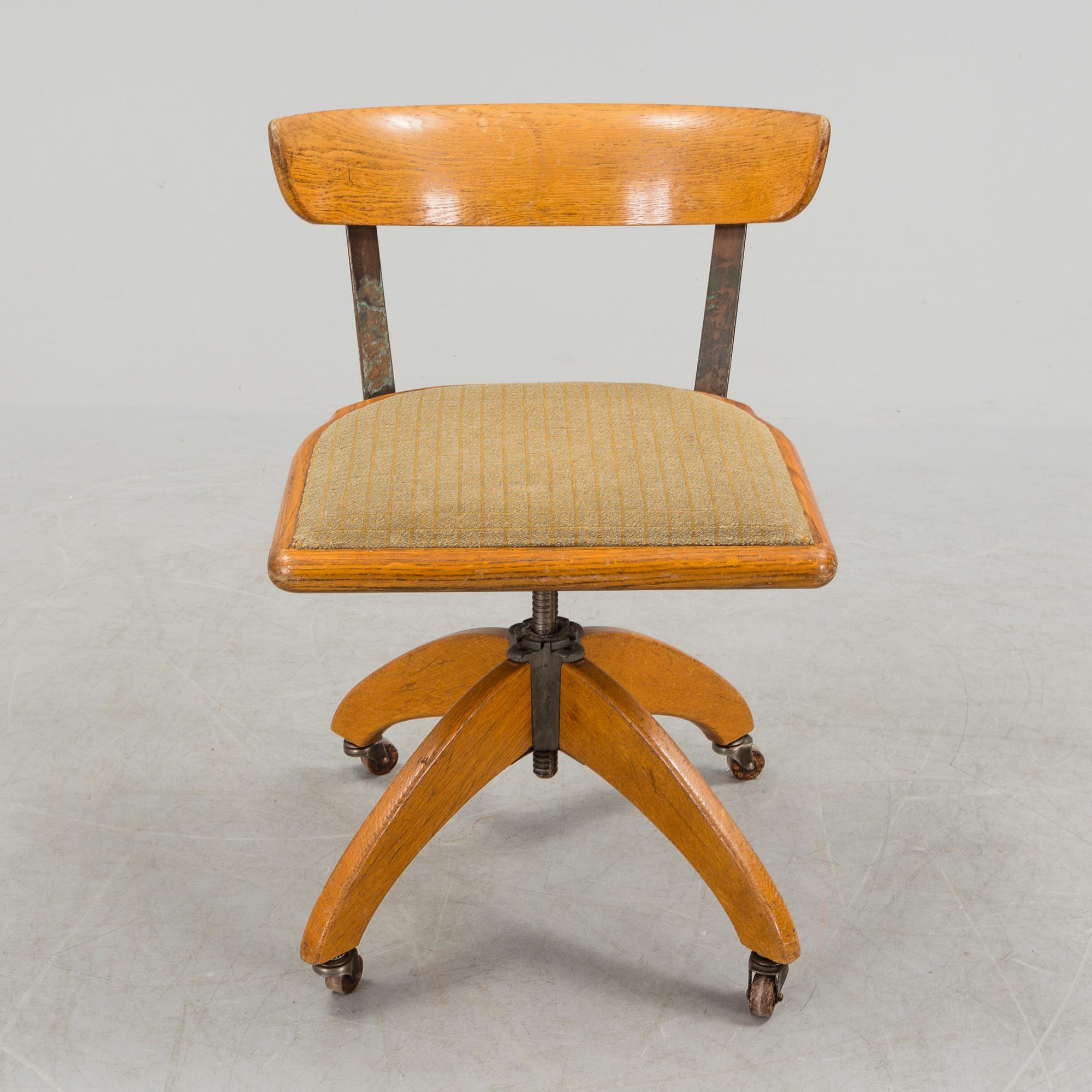 A first half of the 20th century chair.
