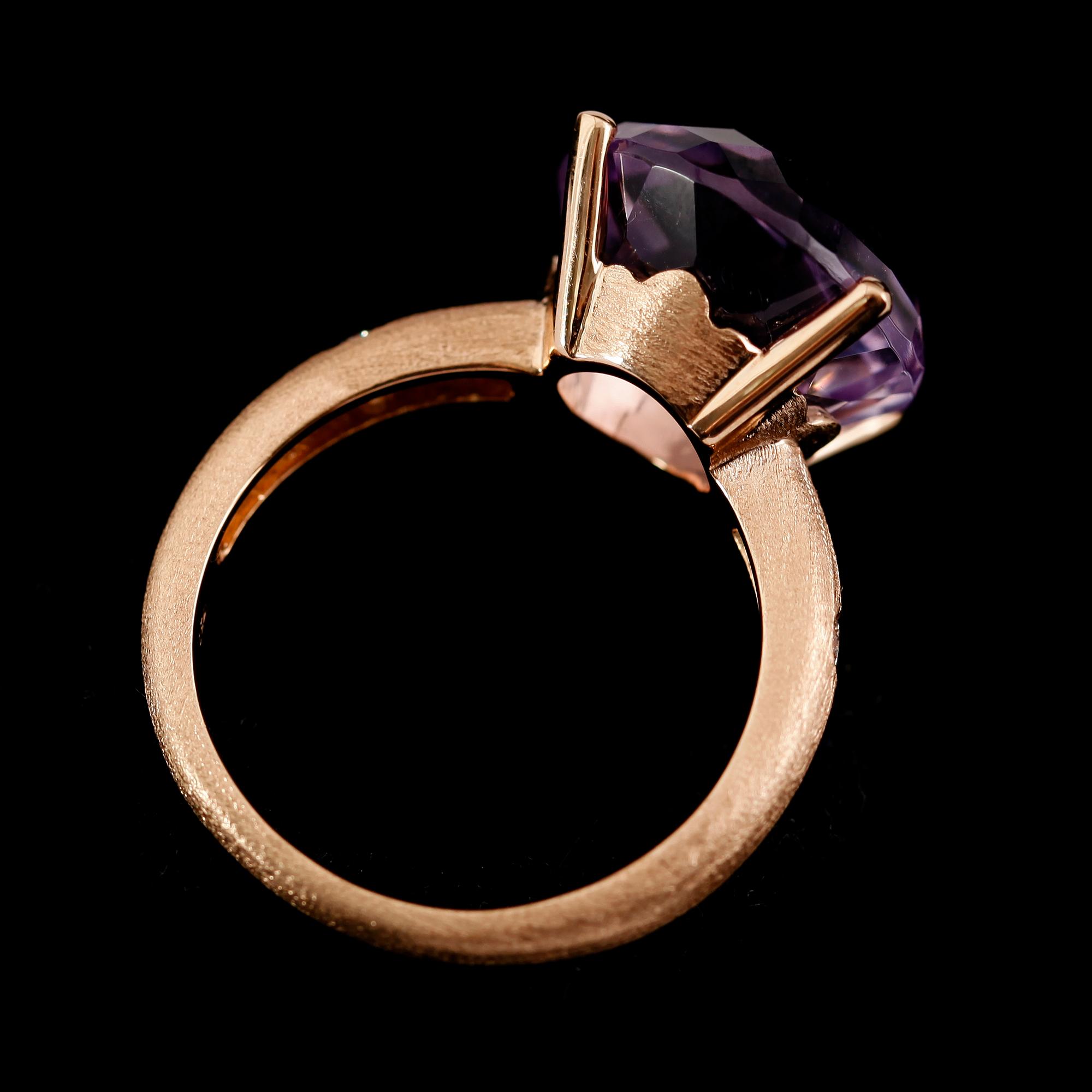 RING, 18 k roséguld, ametist 8.11 ct, briljantslipade diamanter totalt 0.04 ct.