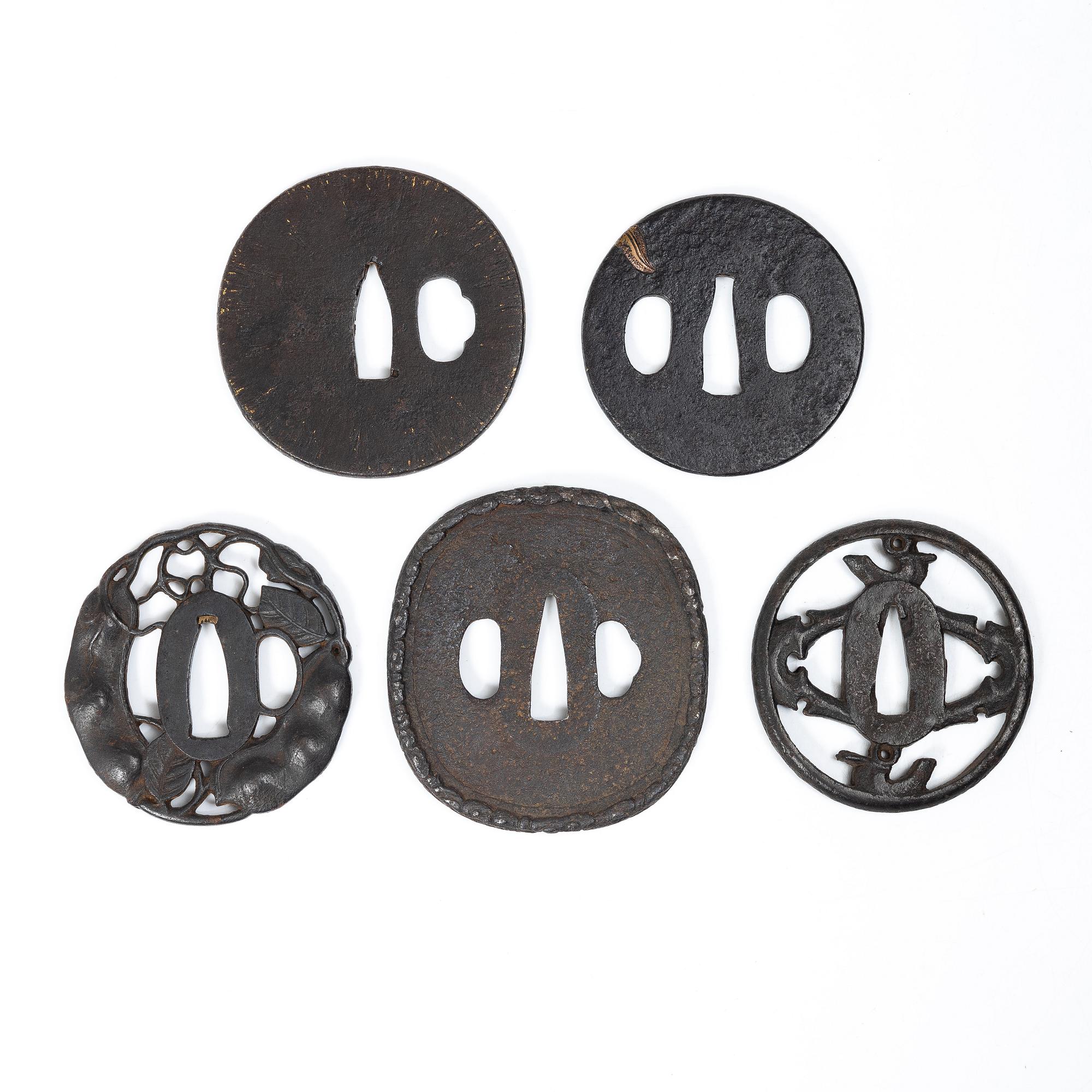 Tsuba, 5 st, Shinto/Shinshinto, varav två Meiji.