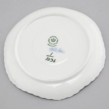 KAFFESERVIS, 26 delar, porslin, "Musselmalet", Royal Copenhagen.