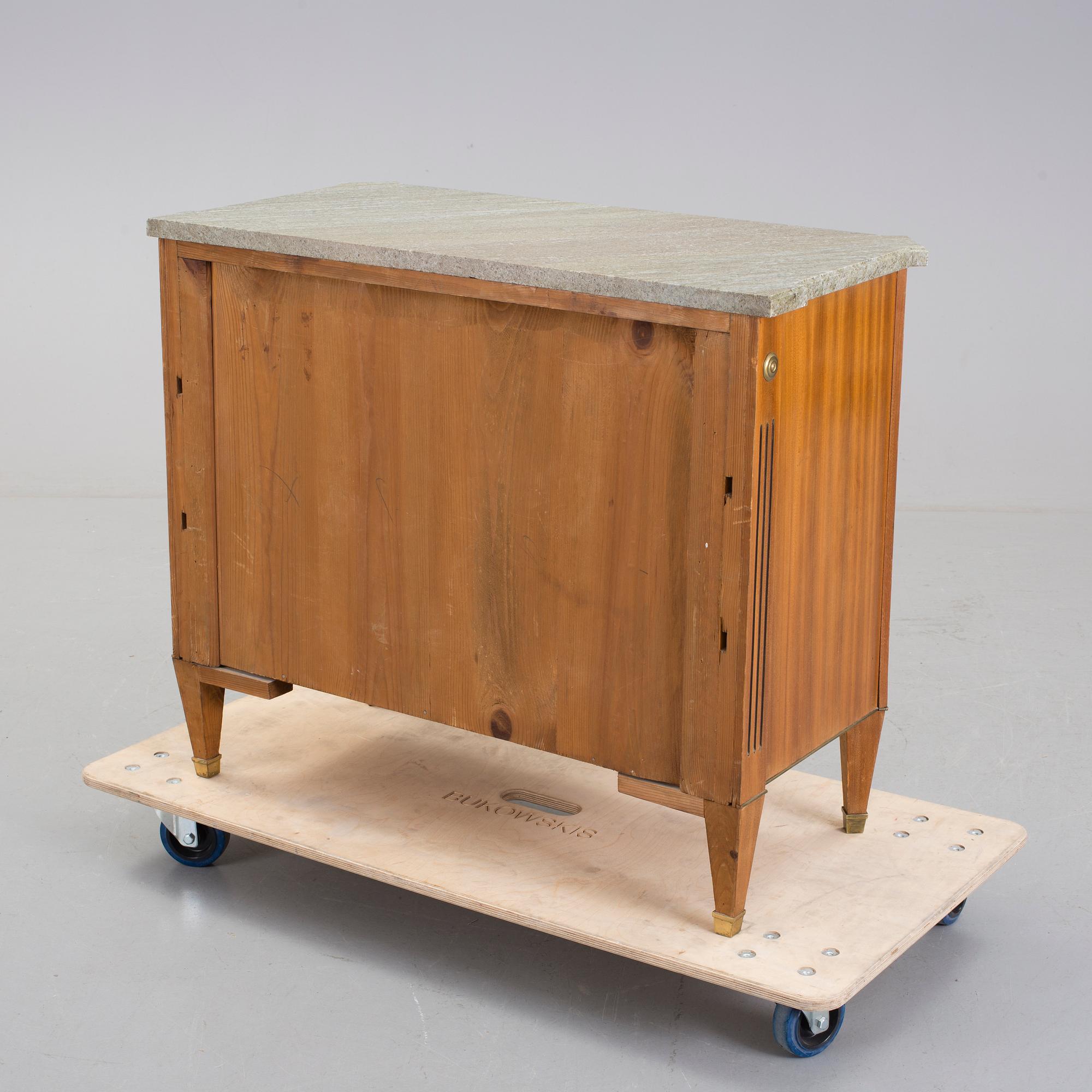 BYRÅ, gustaviansk stil, 1900-talets första hälft.