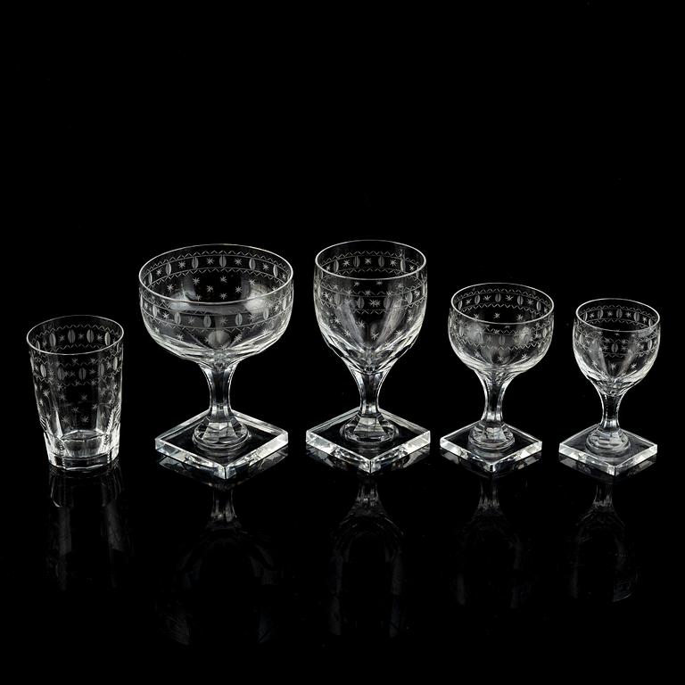 A 58-piece glasservice.