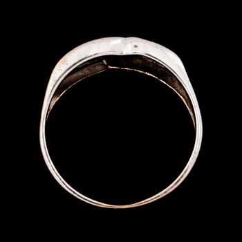 RING, 18K vitguld med 6 briljantslipade diamanter, Alessandria, Italien. Vikt 3,8 g.
