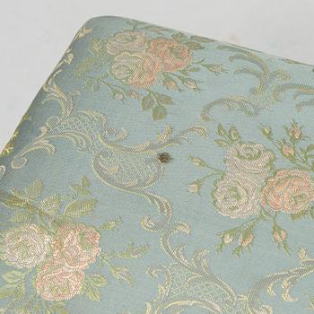 Fåtöljer, ett par och fotpall, 1900-talets mitt.