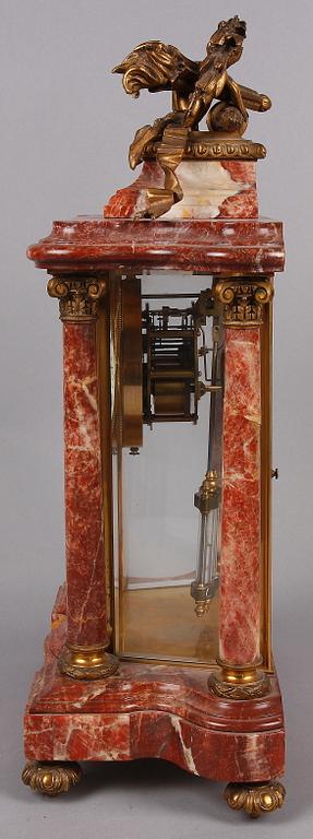 BORDSPENDYL,marmor, mässing, Louis XVI-stil, Japy Frere, Frankrike sekelskiftet 1900.