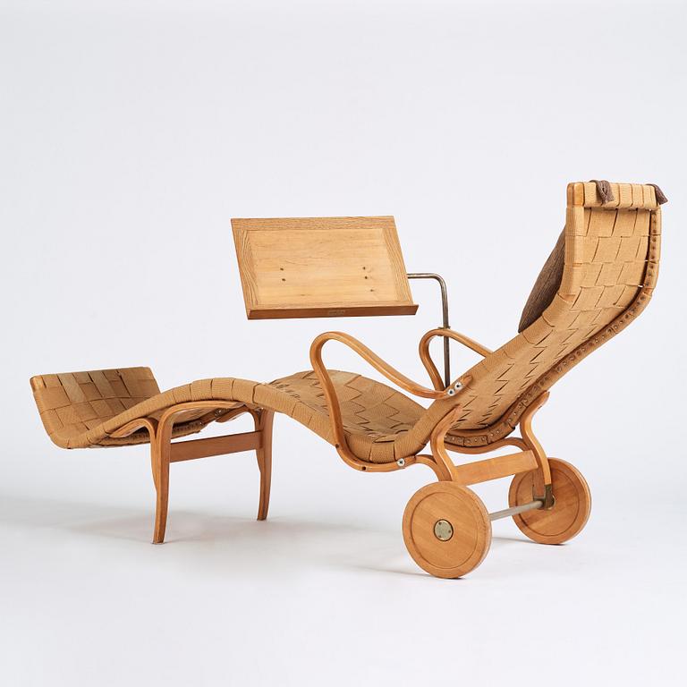 Bruno Mathsson, a rare easy chair for Firma Karl Mathsson, Värnamo, Sweden 1940s.