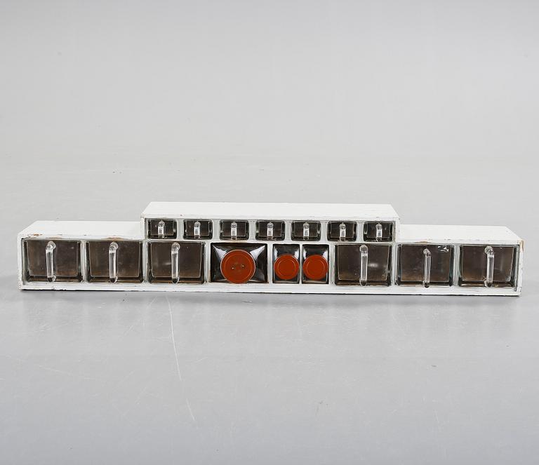 KRYDDHYLLA, 1930-tal. Glas och trä.