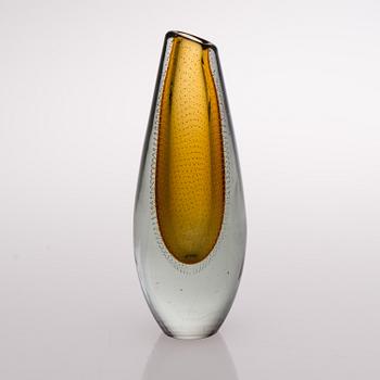 GUNNEL NYMAN, VASE. GN 25. Nuutajärvi. Early 1950s.