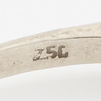 Ring, 18K white gold with brilliant-cut diamond.