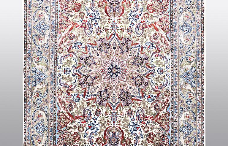 A carpet, Old Esfahan, part silk, ca 308 x 202 cm.