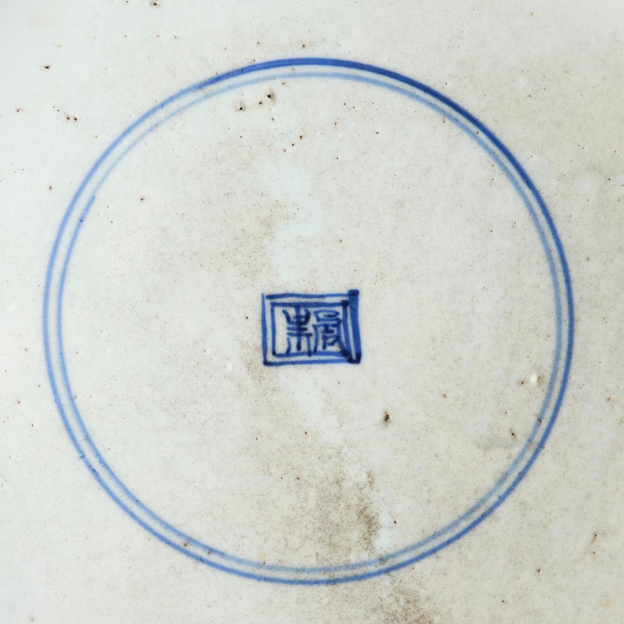 A large famille verte dish, Qing dynasty, Kangxi (1662-1722).