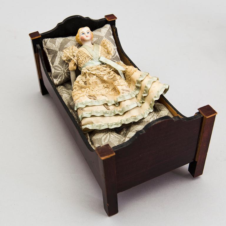 A set of ca 40 pieces of doll house furniture and accessories, including Waltershausen, Germany, 19/20th century.