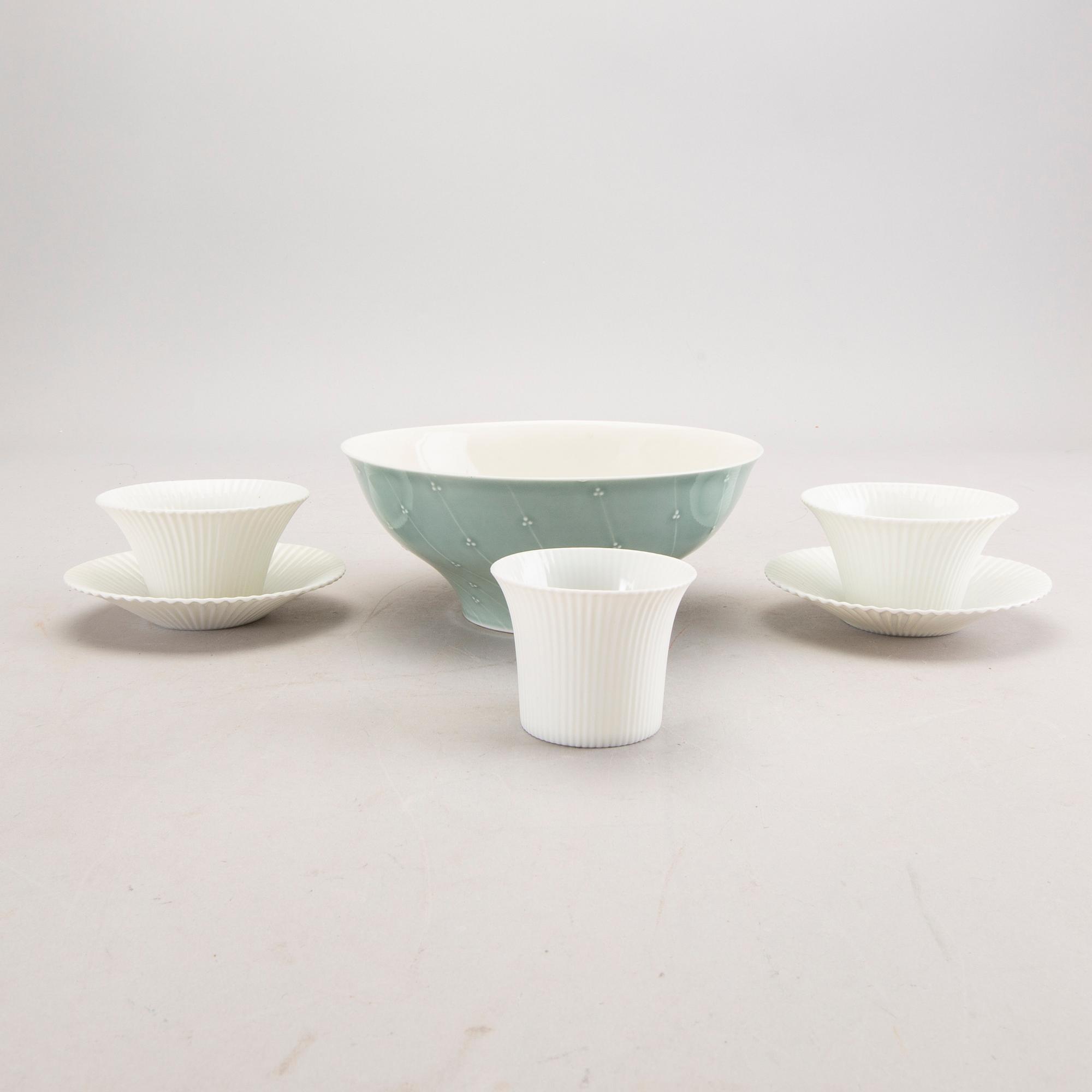 Aune Siimes, Skålar 2 st samt koppar med fat 2 st signerade Arabia 1900-talets andra hälft.