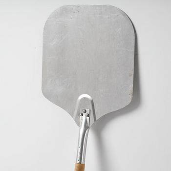 Darren Bader, "To have and to hold, Object Z1 Untitled (pizza shovel)".