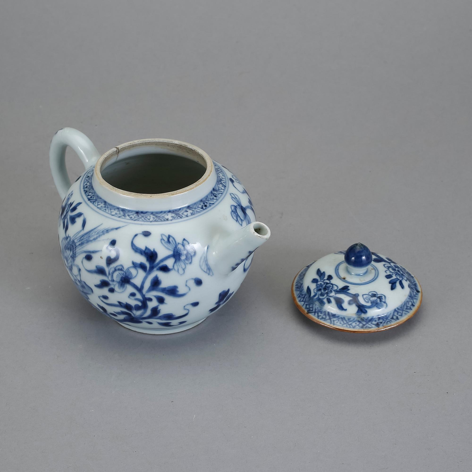 TEKANNA, porslin. Kina, 1700-tal.