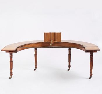 A Regency mahogny hunt table in the manner of Gillows, first part of 19th century.