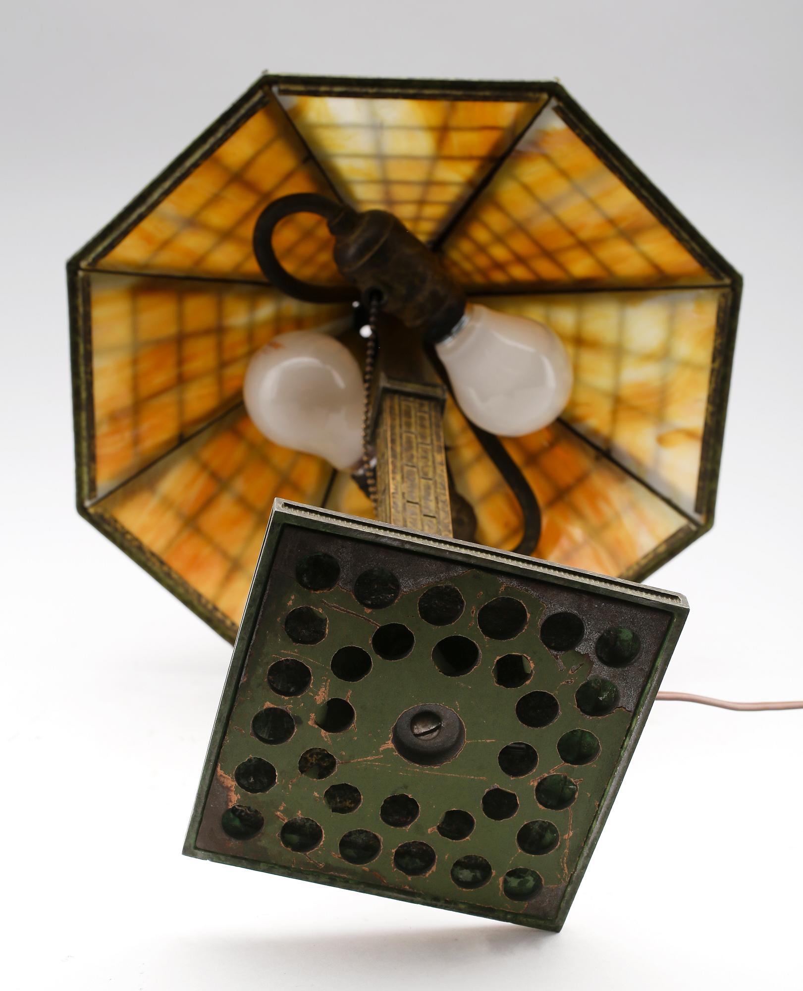 BORDSLAMPA, patinerad brons, 1900-talets första hälft.