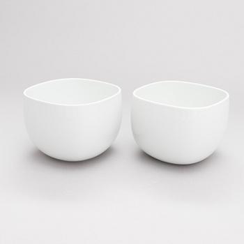 Timo Sarpaneva, A 31-piece set of "Suomi" tableware for Rosenthal Studio-line.