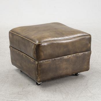 Fåtölj med fotpall, 1900-talets andra hälft.