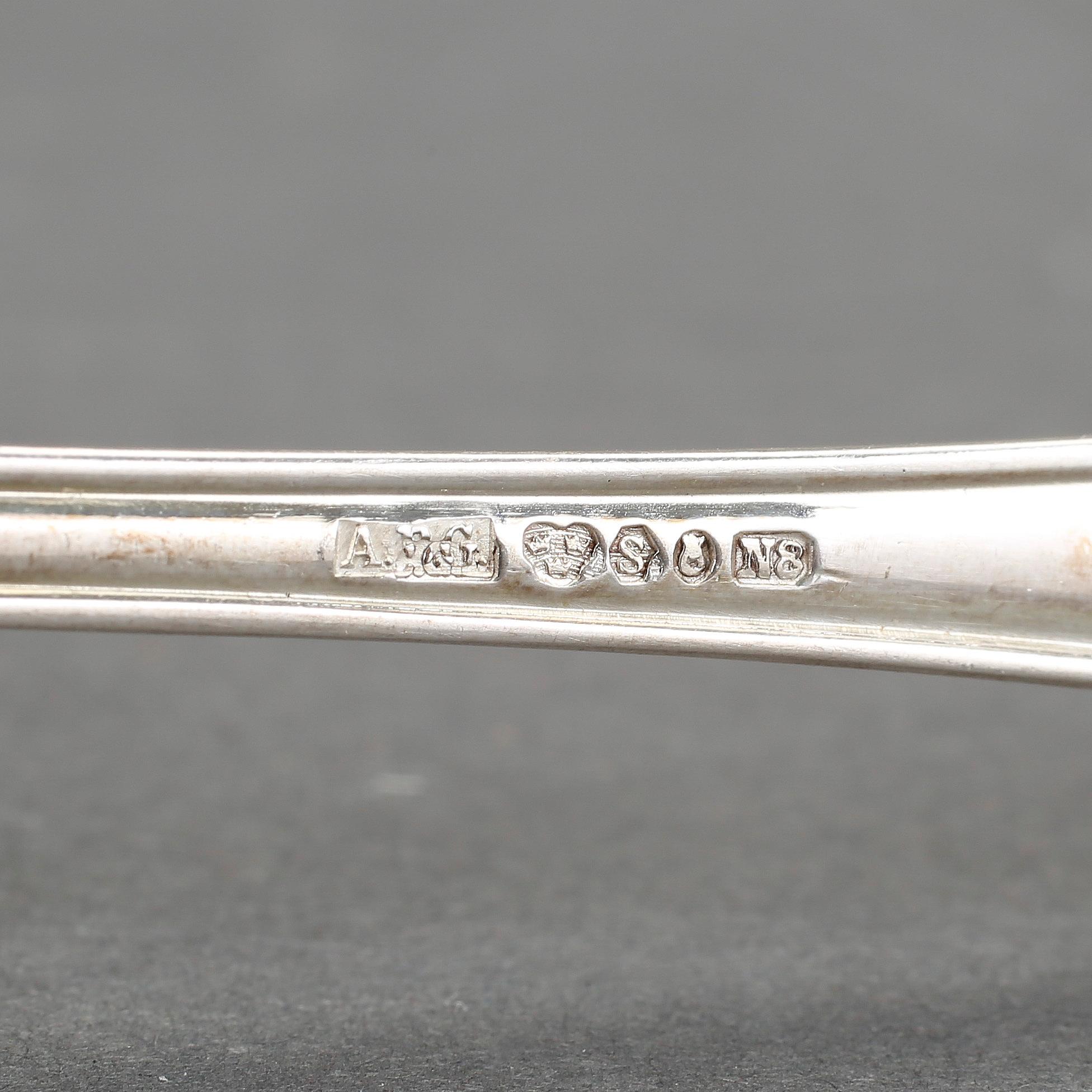 PARTI SILVER, mestadels kaffeskedar. Bl a "Rosenholm", GAB, Stockholm 1939. Total vikt ca 754 gram.