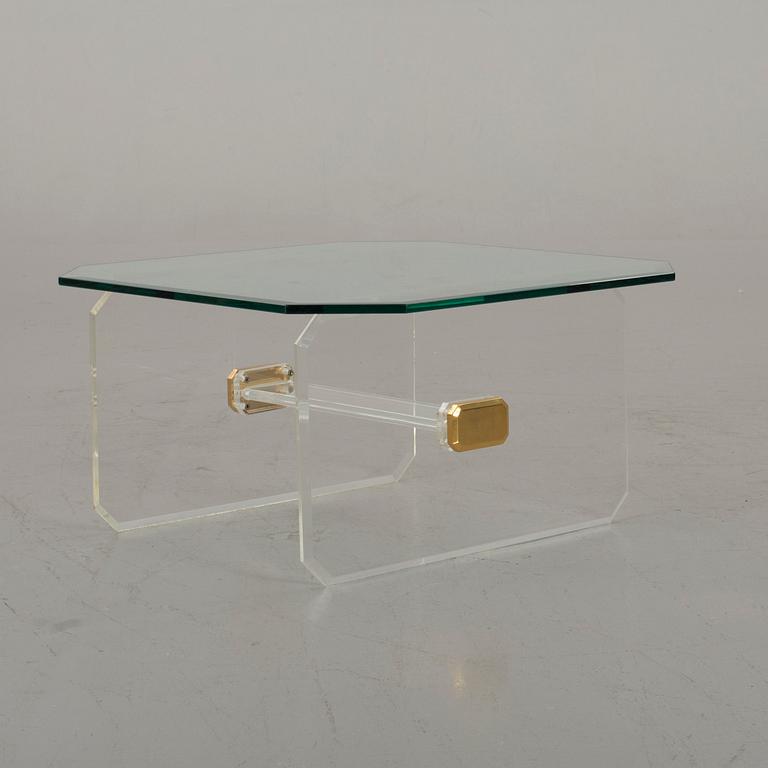 A GLASS TOP COFFEE TABLE.