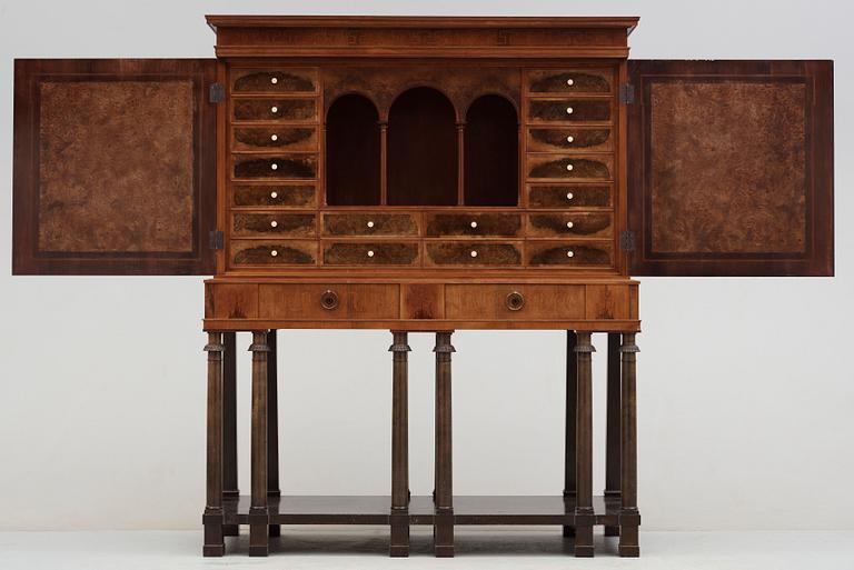 SKÅP, nyklassicism, tidigt 1900-tal.