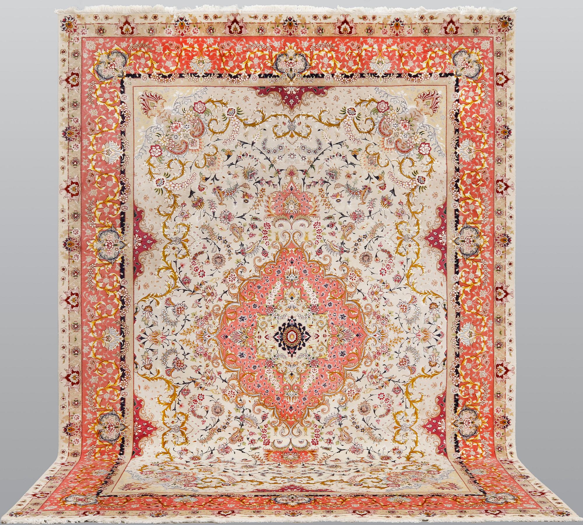 Matta, Täbris, part silk, s.k. 50 Radj, ca 343 x 250 cm.