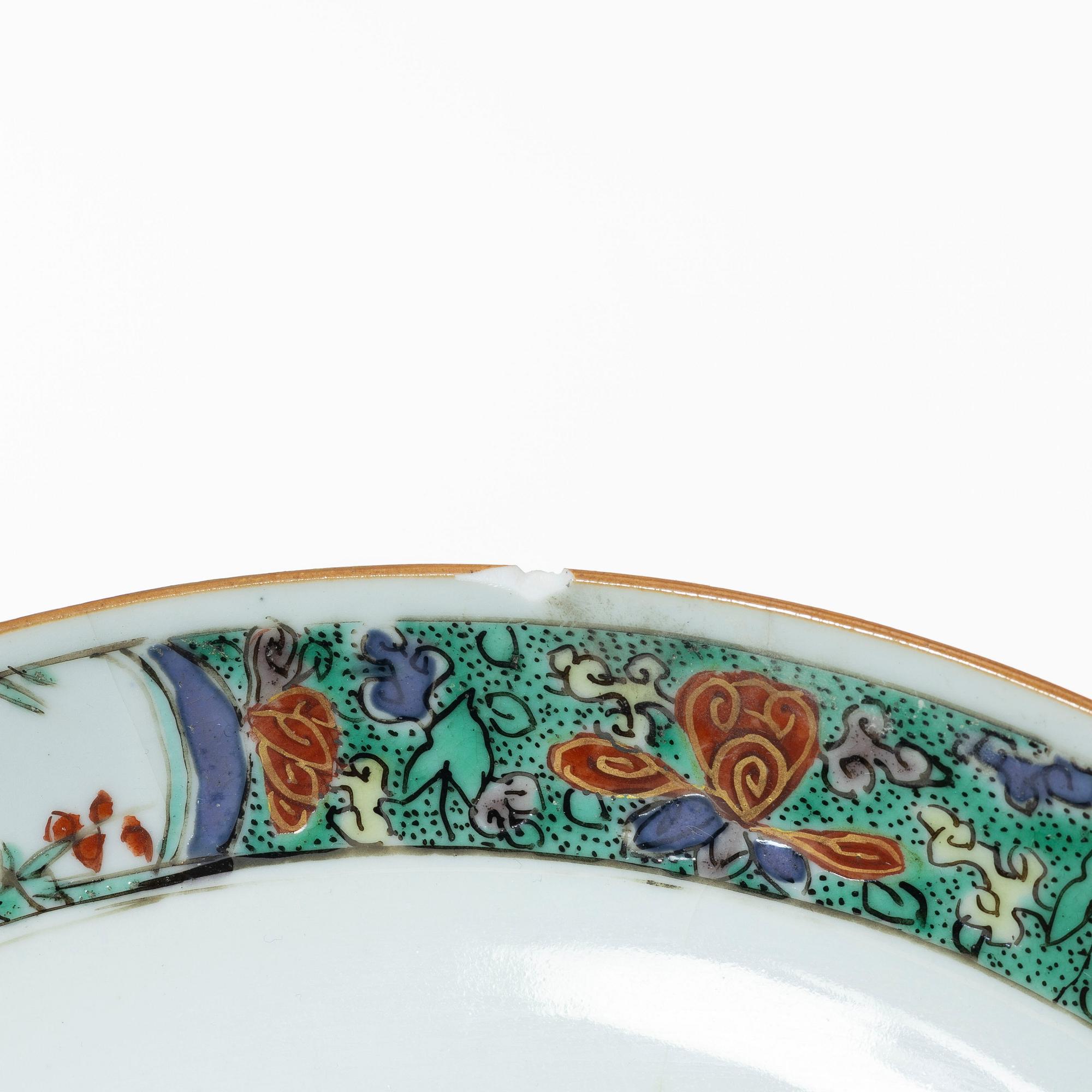 A pair of Chinese famille verte dishes, Qing dynasty, 18th century.