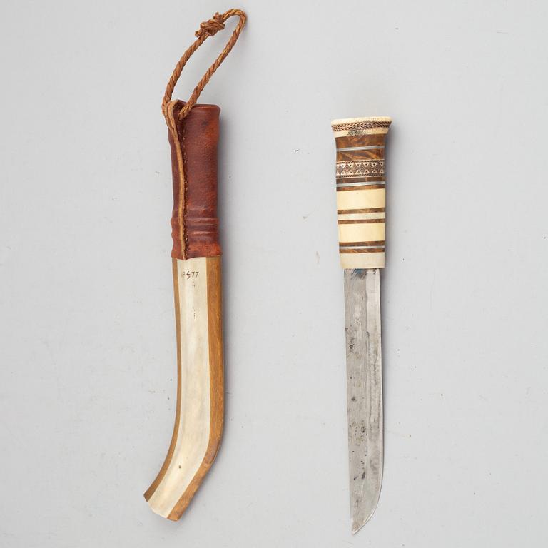 Sune Enoksson, a reindeer horn Sami knife, signed and dated 1977.