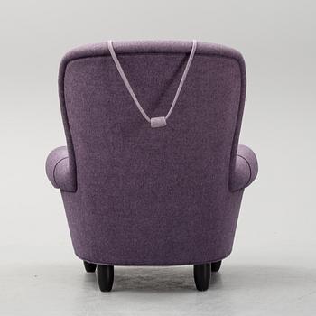 Carl Malmsten, fåtölj, "Jättepaddan", AB O.H. Sjögren, Tranås, 2000-tal.