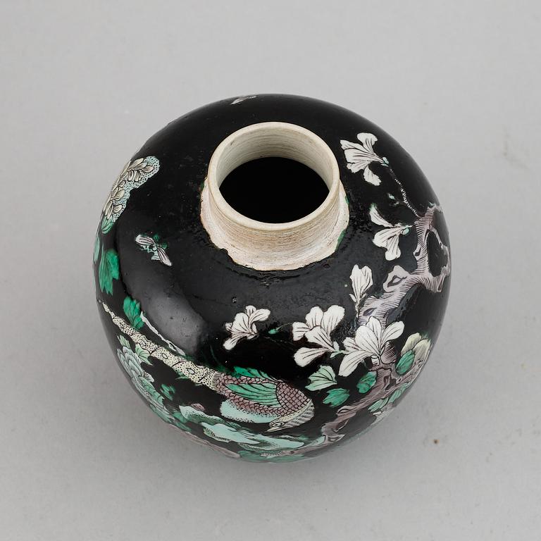 A famille noire jar, late Qing dynasty.