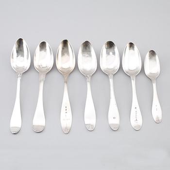 SKEDAR, 7 st, silver, svenska stämplar, 1800-talets första hälft. Vikt ca 378 g.