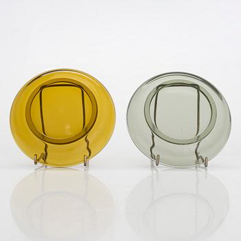 Saara Hopea, plates 11 pcs, model 5277, Nuutajärvi Notsjö. Designed in 1958.