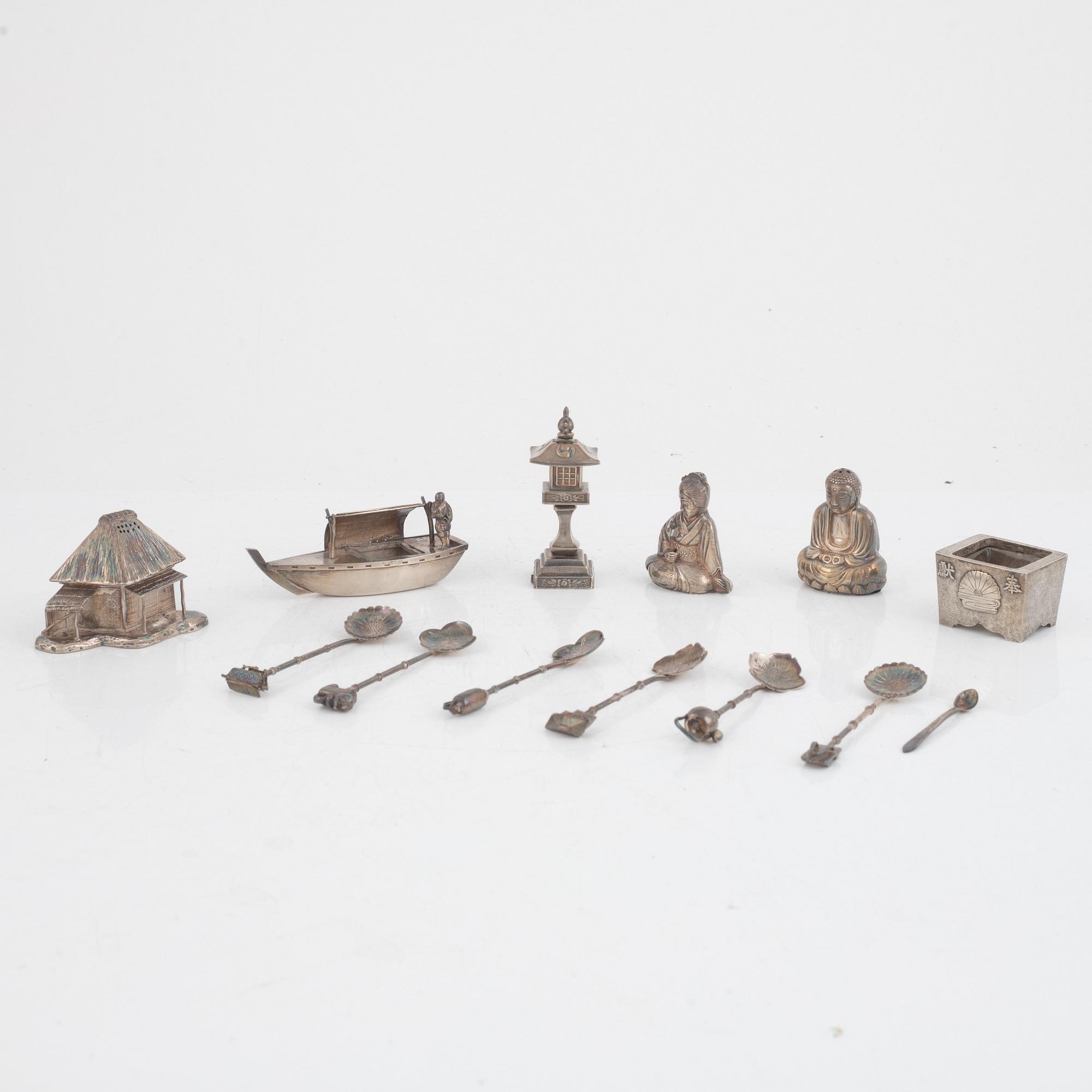 Four shakers, two salt cellars and six spoons, silver, Japan, 20th century.