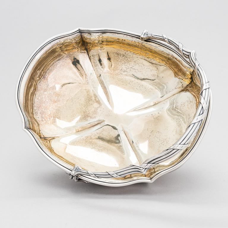 Brödkorg, silver, stämplad J.V., sannolikt Jacob Friedrich Voigt, S:t Petersburg, Ryssland 1849.