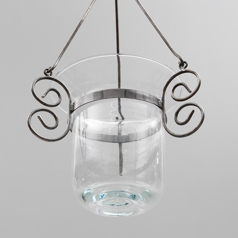 TAKLAMPA, smide, glaskupa. 1900-talets andra hälft. Höjd ca 55 cm.