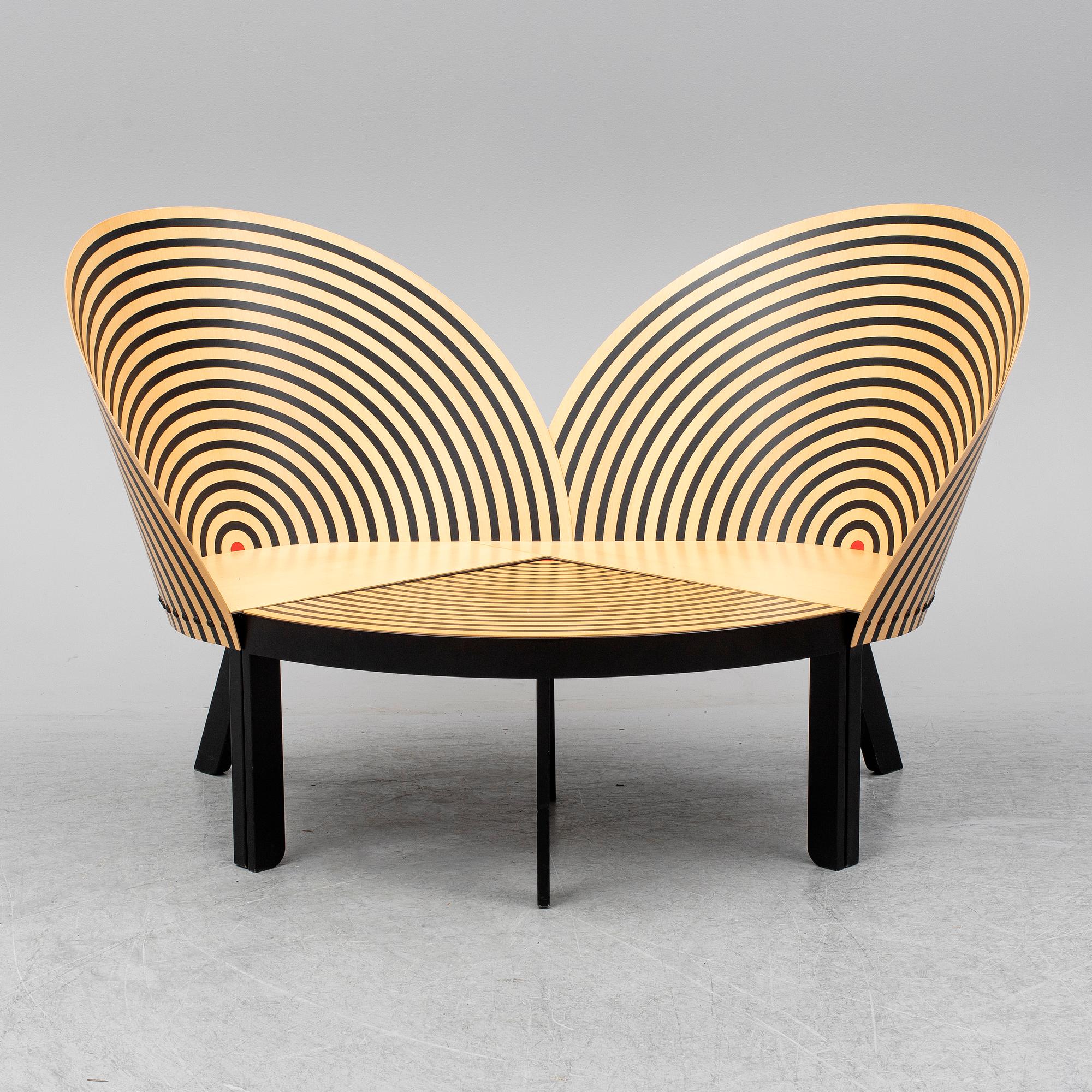 NANNA DITZEL, "Bench for two" / 2600 & 2601, bänk samt bord, Frederica Stolefabrik, modell formgiven ca 1989/1990.