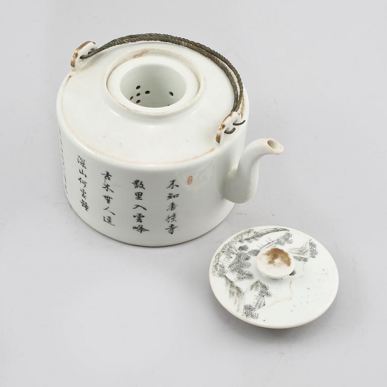 TEKANNA, porslin, Kina, 1800-talets andra hälft.