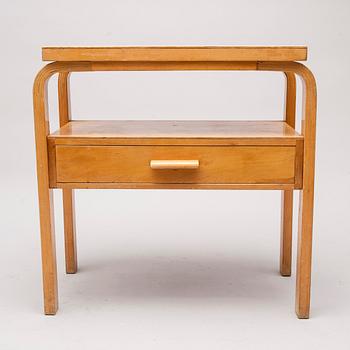 SIDOBORD, Alvar Aalto, Oy Huonekalu-ja Rakennustyötehdas AB för Artek, Finland 1940-tal.