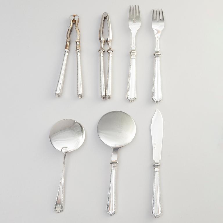 Laurits Berth, a silver cutlery set, Copenhagen 1910-1930s (25 pieces).