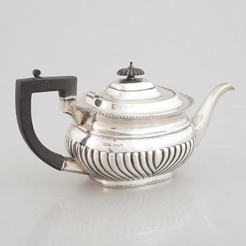 Te- och kaffeservis, 3 delar, samt sockerskål, silver, bl a E. Silver & Co, Sheffield, England 1946-47.