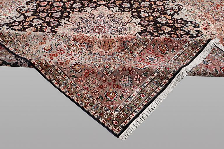 Matta, Täbriz, part silk, 60 Raj, 300 x 290 cm.